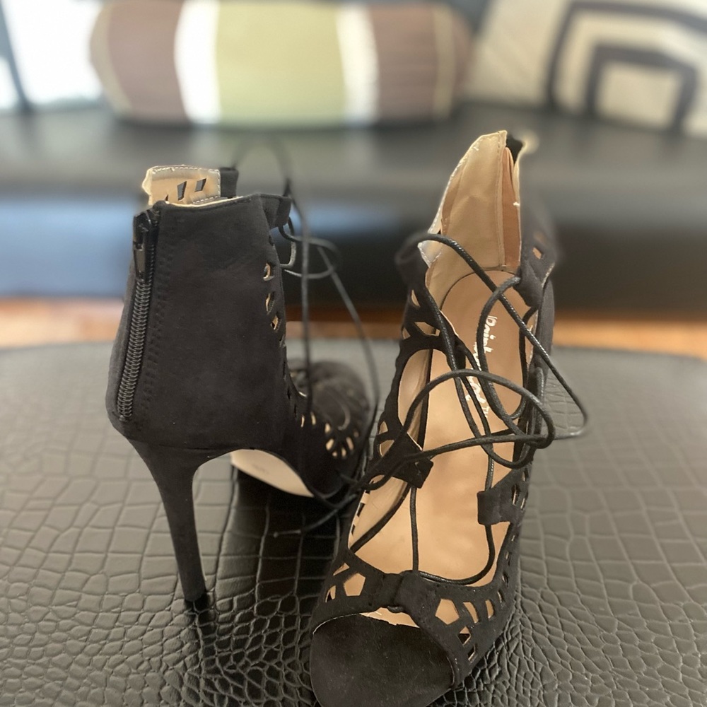 Heels - Picture 2 of 3